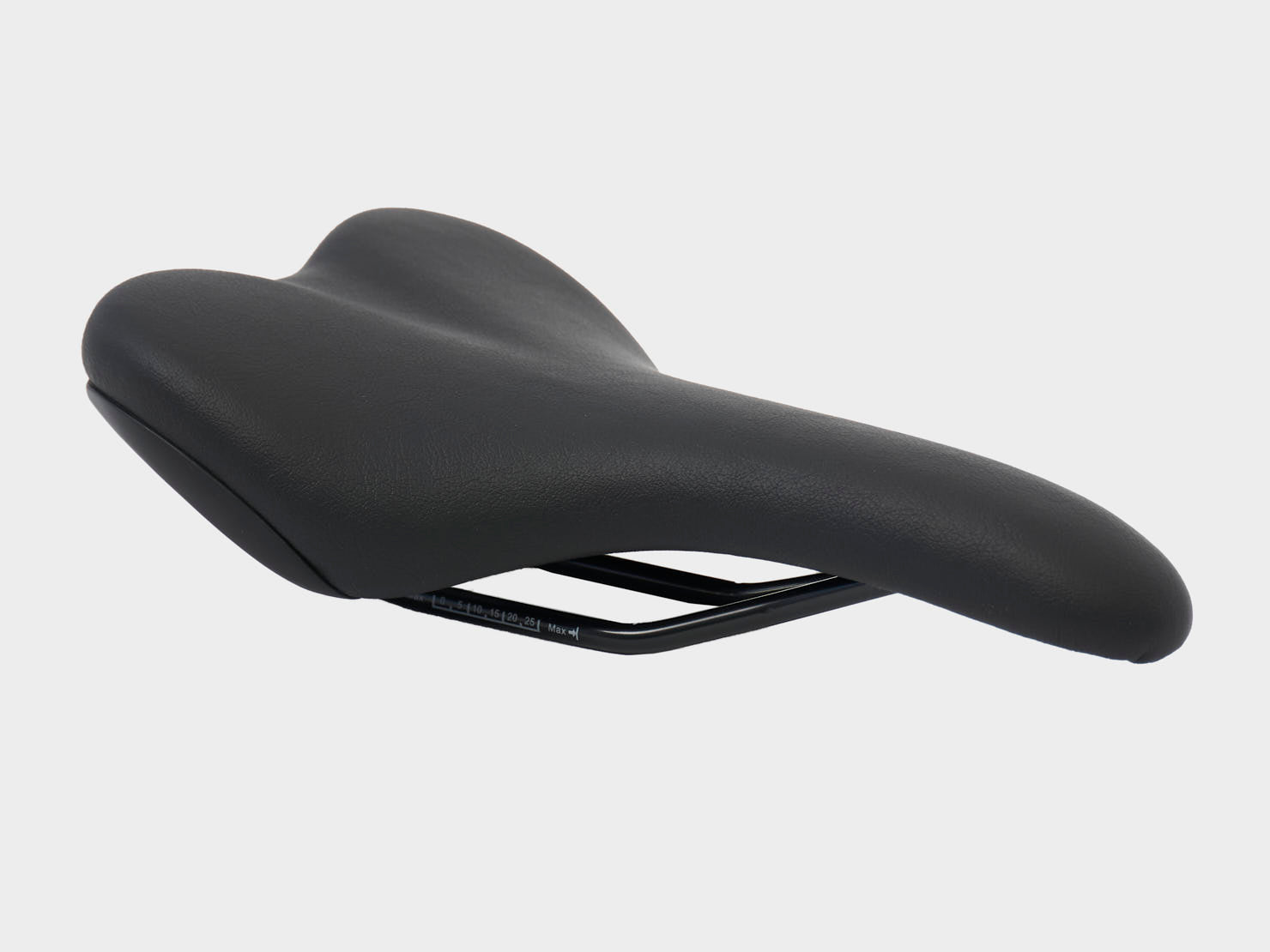 Omnium Standard Saddle